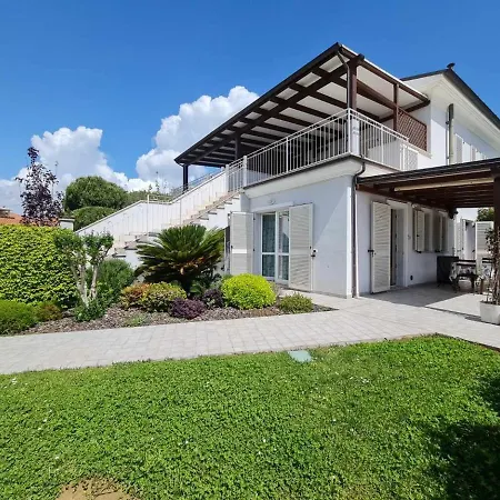 L02 Con Giardino E Posto Auto *